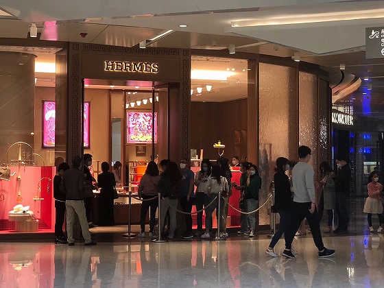 中国の高級ブランド品の主要消費者として台頭する若者層