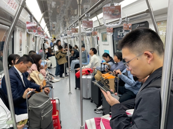 【統計データ】中国ネットユーザーのネット利用時間（2025年6月時点）