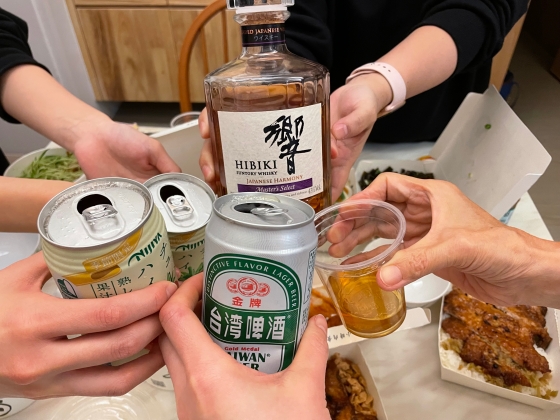 宅飲みが人気、自宅のミニバーがライフスタイルの新たな象徴に