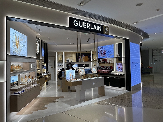 仏ゲラン（Guerlain）は香水ボトルの蓋をカスタマイズできるサービスを提供