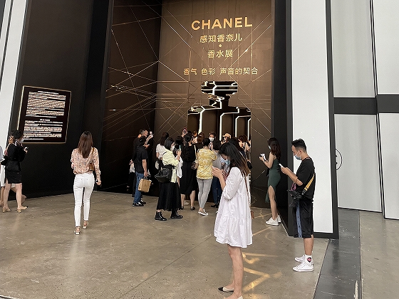 シャネルは上海で香水展覧会を開催
