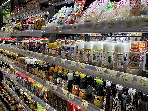輸入スーパーは輸入品の主要購入チャネルの一つ