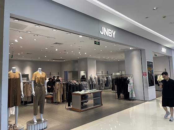 中国アパレルブランドのJNBY（江南布衣）