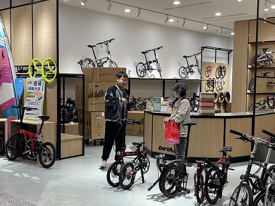 KOSはブランドのプライベート・アドバイザーとして機能