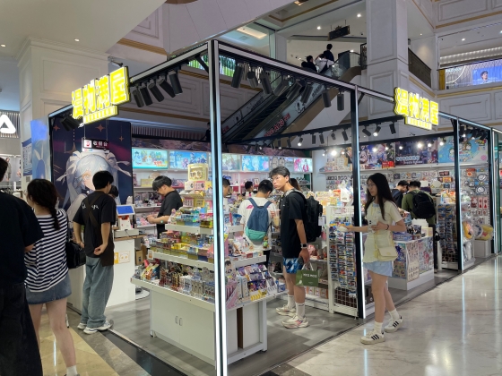 アニメグッズはエモ消費の象徴