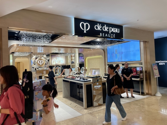 中女は高級スキンケアの主要顧客