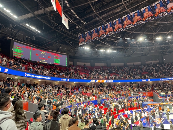 スポーツイベントが人気に（上海プロバスケットボールリーグの試合会場）