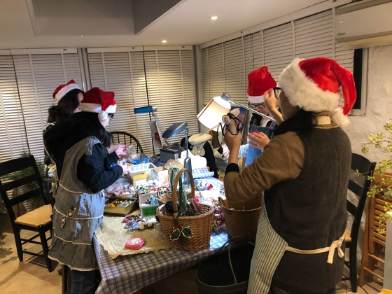 アウトドア人口の増加により、テントなど関連商品の販売が好調