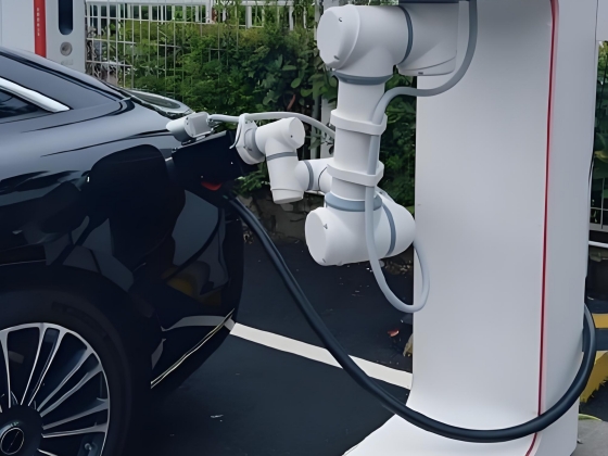 自動充電ロボットが実用段階へ